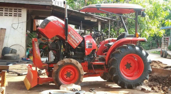 ลดราคาเหลือ220000  งดต่อรอง 36ยางหลังใหม่ปี55ทำงาน2500ชม.ไม่มีอุปกรณหลังต่อรองได้นิดหน่อยไม่ไกลส่งฟรีครับ