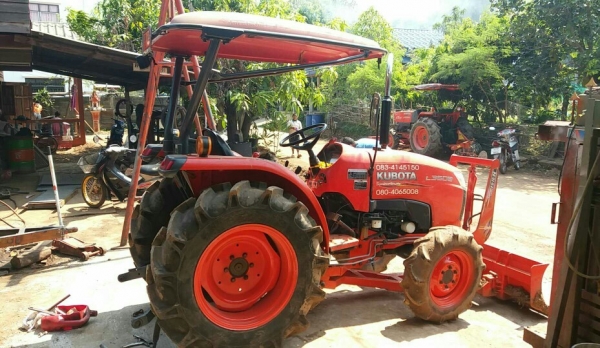 ลดราคาเหลือ220000  งดต่อรอง 36ยางหลังใหม่ปี55ทำงาน2500ชม.ไม่มีอุปกรณหลังต่อรองได้นิดหน่อยไม่ไกลส่งฟรีครับ