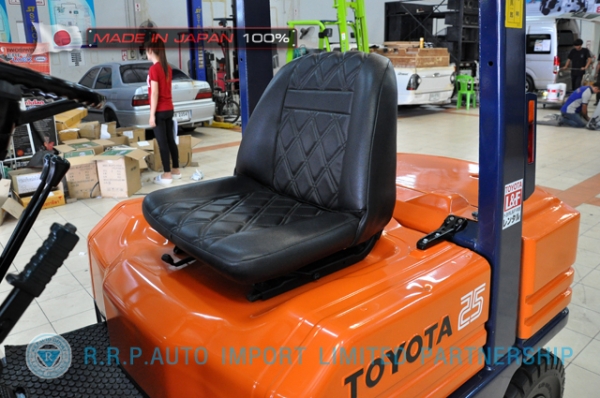 ขายรถโฟล์คลิฟท์มือสอง TOYOTA รุ่น 5FD25-62760 นำเข้าจากประเทศญี่ปุ่น 100\% ไม่เคยใช้งานในไทย
