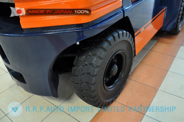 ขายรถโฟล์คลิฟท์มือสอง TOYOTA รุ่น 5FD25-62760 นำเข้าจากประเทศญี่ปุ่น 100\% ไม่เคยใช้งานในไทย