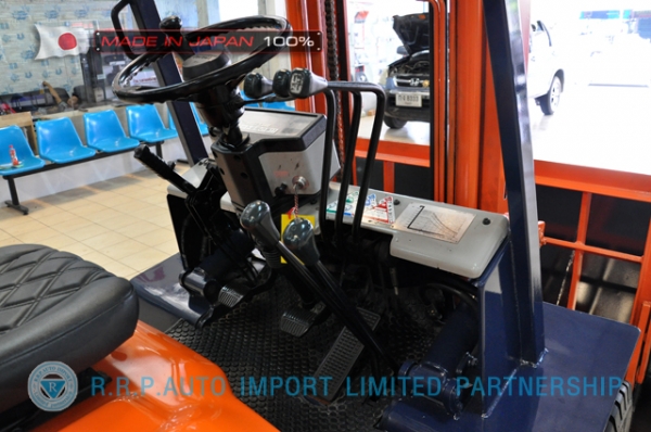 ขายรถโฟล์คลิฟท์มือสอง TOYOTA รุ่น 5FD25-62760 นำเข้าจากประเทศญี่ปุ่น 100\% ไม่เคยใช้งานในไทย