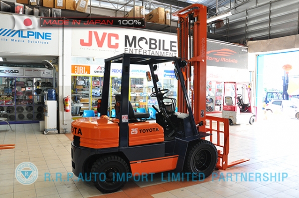 ขายรถโฟล์คลิฟท์มือสอง TOYOTA รุ่น 5FD25-62760 นำเข้าจากประเทศญี่ปุ่น 100\% ไม่เคยใช้งานในไทย