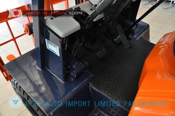 ขายรถโฟล์คลิฟท์มือสอง TOYOTA รุ่น 5FD25-62760 นำเข้าจากประเทศญี่ปุ่น 100\% ไม่เคยใช้งานในไทย