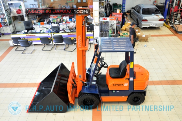 ขายรถโฟล์คลิฟท์มือสอง TOYOTA รุ่น 5FD25-62760 นำเข้าจากประเทศญี่ปุ่น 100\% ไม่เคยใช้งานในไทย