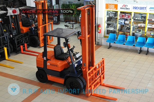 ขายรถโฟล์คลิฟท์มือสอง TOYOTA รุ่น 5FD25-62760 นำเข้าจากประเทศญี่ปุ่น 100\% ไม่เคยใช้งานในไทย