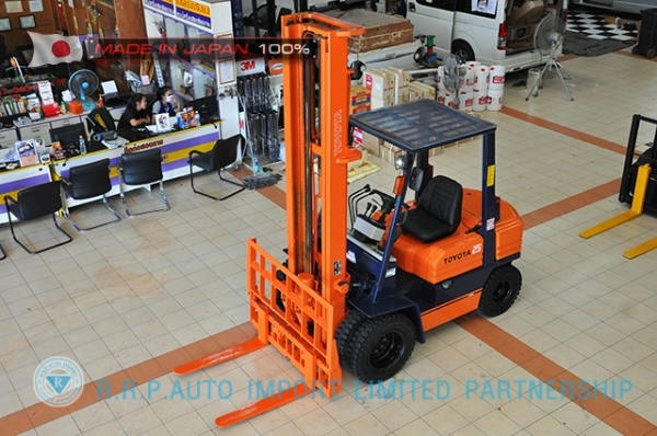 ขายรถโฟล์คลิฟท์มือสอง TOYOTA รุ่น 5FD25-62760 นำเข้าจากประเทศญี่ปุ่น 100\% ไม่เคยใช้งานในไทย