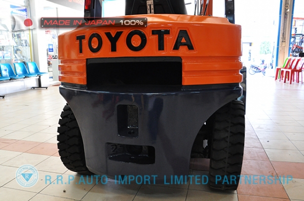 ขายรถโฟล์คลิฟท์มือสอง TOYOTA รุ่น 5FD25-62760 นำเข้าจากประเทศญี่ปุ่น 100\% ไม่เคยใช้งานในไทย