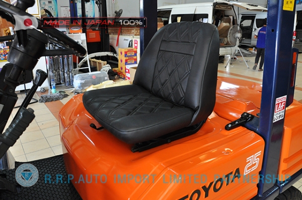 ขายรถโฟล์คลิฟท์มือสอง TOYOTA รุ่น 5FD25-62760 นำเข้าจากประเทศญี่ปุ่น 100\% ไม่เคยใช้งานในไทย