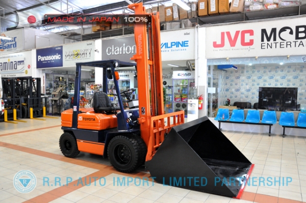 ขายรถโฟล์คลิฟท์มือสอง TOYOTA รุ่น 5FD25-62760 นำเข้าจากประเทศญี่ปุ่น 100\% ไม่เคยใช้งานในไทย