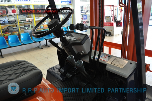 ขายรถโฟล์คลิฟท์มือสอง TOYOTA รุ่น 5FD25-62760 นำเข้าจากประเทศญี่ปุ่น 100\% ไม่เคยใช้งานในไทย