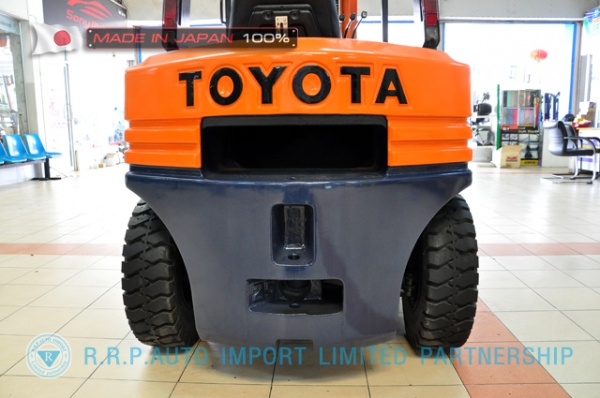 ขายรถโฟล์คลิฟท์มือสอง TOYOTA รุ่น 5FD25-62760 นำเข้าจากประเทศญี่ปุ่น 100\% ไม่เคยใช้งานในไทย