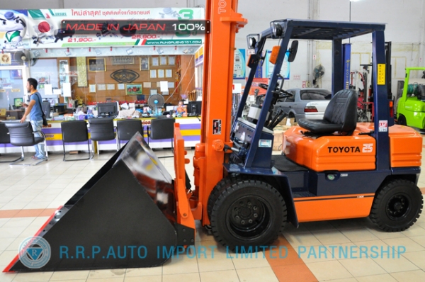 ขายรถโฟล์คลิฟท์มือสอง TOYOTA รุ่น 5FD25-62760 นำเข้าจากประเทศญี่ปุ่น 100\% ไม่เคยใช้งานในไทย