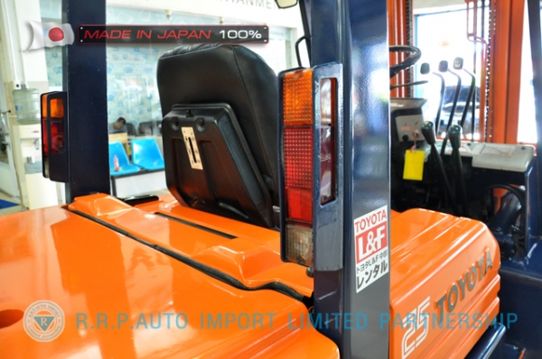 ขายรถโฟล์คลิฟท์มือสอง TOYOTA รุ่น 5FD25-62760 นำเข้าจากประเทศญี่ปุ่น 100\% ไม่เคยใช้งานในไทย