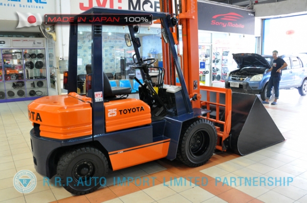 ขายรถโฟล์คลิฟท์มือสอง TOYOTA รุ่น 5FD25-62760 นำเข้าจากประเทศญี่ปุ่น 100\% ไม่เคยใช้งานในไทย