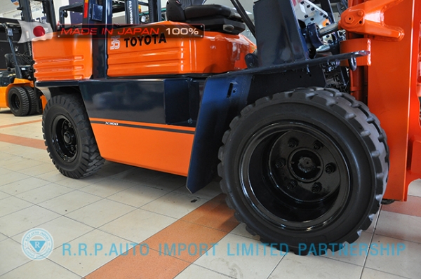 ขายรถโฟล์คลิฟท์มือสอง TOYOTA รุ่น 5FD35-15473 นำเข้าจากประเทศญี่ปุ่น 100\% ไม่เคยใช้งานในไทย