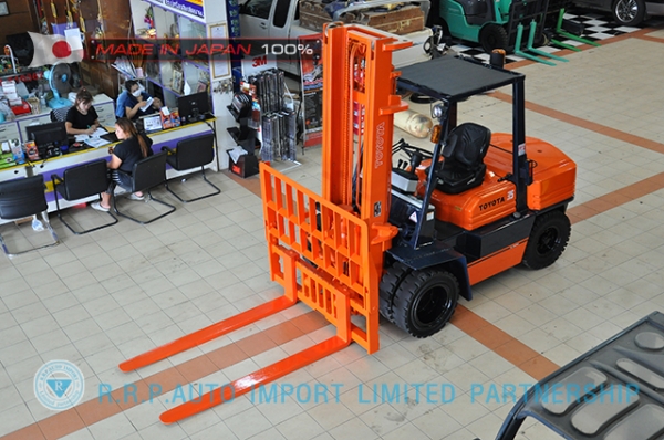 ขายรถโฟล์คลิฟท์มือสอง TOYOTA รุ่น 5FD35-15473 นำเข้าจากประเทศญี่ปุ่น 100\% ไม่เคยใช้งานในไทย