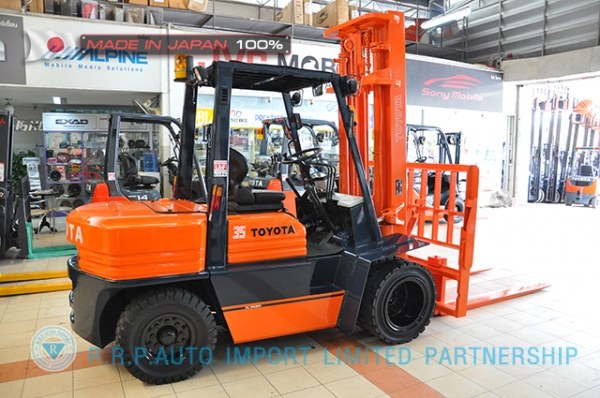 ขายรถโฟล์คลิฟท์มือสอง TOYOTA รุ่น 5FD35-15473 นำเข้าจากประเทศญี่ปุ่น 100\% ไม่เคยใช้งานในไทย