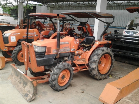 รถไถ 34 แรง เอกสารครบ   อุปกร 2 ชิ้น   ผานหน้ +ผานหลัง   พร้อมใช้ราคาเบา ฯฯฯ  157000  บาท   วันทูคอล 098 668-3479 dtac 094 283-9369 สิทธิ์ คับ