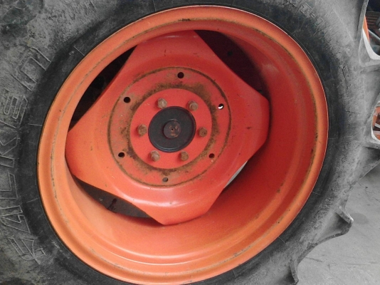 รถไถ 34 แรง เอกสารครบ   อุปกร 2 ชิ้น   ผานหน้ +ผานหลัง   พร้อมใช้ราคาเบา ฯฯฯ  157000  บาท   วันทูคอล 098 668-3479 dtac 094 283-9369 สิทธิ์ คับ