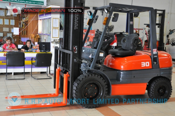ขายรถโฟล์คลิฟท์มือสอง TOYOTA รุ่น 6FD30-10359 นำเข้าจากประเทศญี่ปุ่น 100\% ไม่เคยใช้งานในไทย