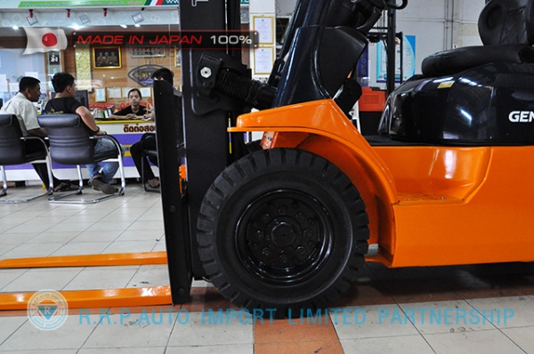 ขายรถโฟล์คลิฟท์มือสอง TOYOTA รุ่น 7FG20-21270 นำเข้าจากประเทศญี่ปุ่น 100\% ไม่เคยใช้งานในไทย