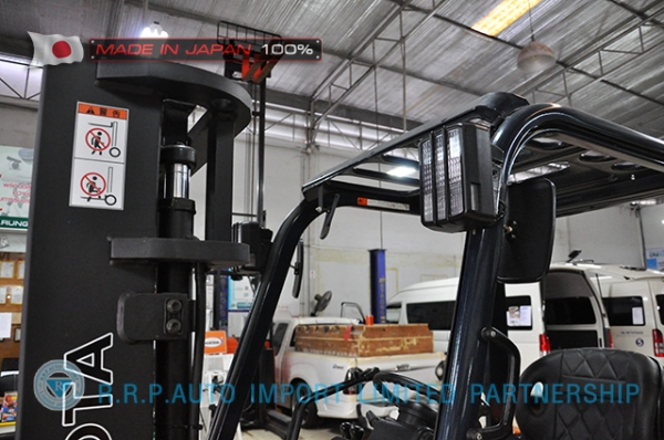 ขายรถโฟล์คลิฟท์มือสอง TOYOTA รุ่น 7FG20-21270 นำเข้าจากประเทศญี่ปุ่น 100\% ไม่เคยใช้งานในไทย