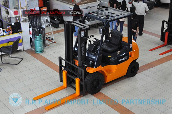 ขายรถโฟล์คลิฟท์มือสอง TOYOTA รุ่น 7FG20-21270 นำเข้าจากประเทศญี่ปุ่น 100\% ไม่เคยใช้งานในไทย