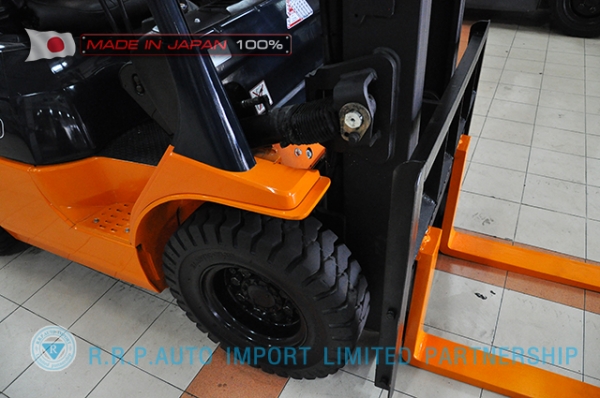 ขายรถโฟล์คลิฟท์มือสอง TOYOTA รุ่น 7FG20-21270 นำเข้าจากประเทศญี่ปุ่น 100\% ไม่เคยใช้งานในไทย