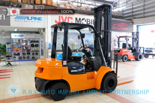 ขายรถโฟล์คลิฟท์มือสอง TOYOTA รุ่น 7FD25-18372 นำเข้าจากประเทศญี่ปุ่น 100\% ไม่เคยใช้งานในไทย