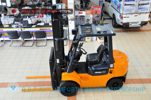 ขายรถโฟล์คลิฟท์มือสอง TOYOTA รุ่น 7FD25-18372 นำเข้าจากประเทศญี่ปุ่น 100\% ไม่เคยใช้งานในไทย