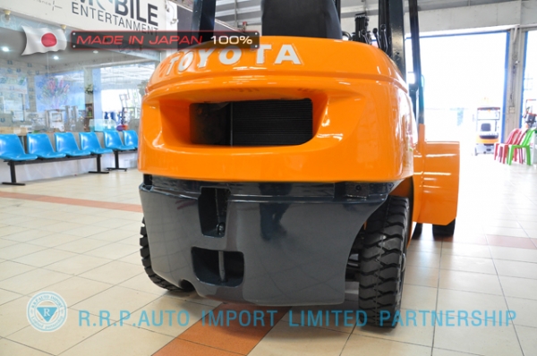 ขายรถโฟล์คลิฟท์มือสอง TOYOTA รุ่น 7FD25-18372 นำเข้าจากประเทศญี่ปุ่น 100\% ไม่เคยใช้งานในไทย