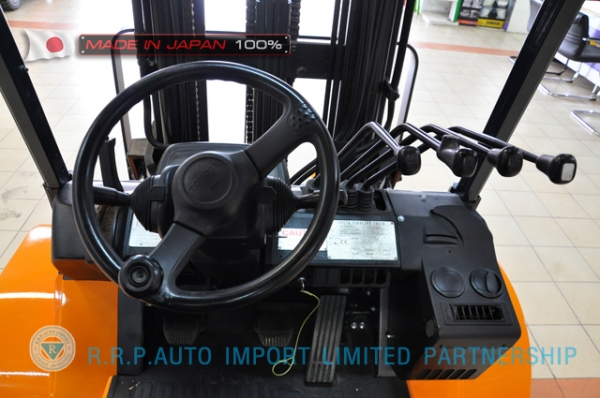 ขายรถโฟล์คลิฟท์มือสอง TOYOTA รุ่น 7FD25-18372 นำเข้าจากประเทศญี่ปุ่น 100\% ไม่เคยใช้งานในไทย