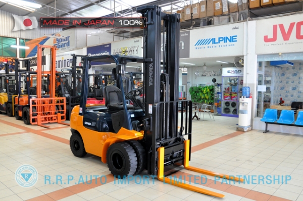 ขายรถโฟล์คลิฟท์มือสอง TOYOTA รุ่น 7FD25-18372 นำเข้าจากประเทศญี่ปุ่น 100\% ไม่เคยใช้งานในไทย