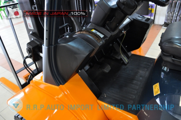 ขายรถโฟล์คลิฟท์มือสอง TOYOTA รุ่น 7FD25-18372 นำเข้าจากประเทศญี่ปุ่น 100\% ไม่เคยใช้งานในไทย