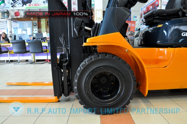 ขายรถโฟล์คลิฟท์มือสอง TOYOTA รุ่น 7FD25-18372 นำเข้าจากประเทศญี่ปุ่น 100\% ไม่เคยใช้งานในไทย