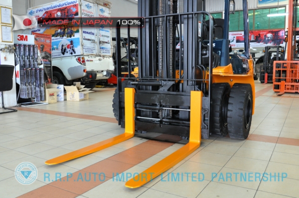 ขายรถโฟล์คลิฟท์มือสอง TOYOTA รุ่น 7FD25-18372 นำเข้าจากประเทศญี่ปุ่น 100\% ไม่เคยใช้งานในไทย