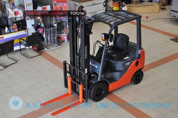 ขายรถโฟล์คลิฟท์มือสอง TOYOTA รุ่น 8FG15-13765 นำเข้าจากประเทศญี่ปุ่น 100\% ไม่เคยใช้งานในไทย