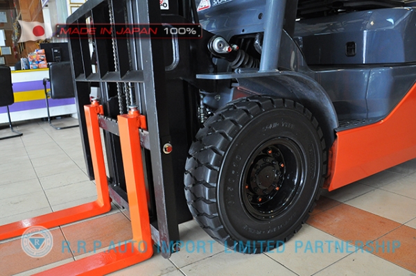 ขายรถโฟล์คลิฟท์มือสอง TOYOTA รุ่น 8FG15-13765 นำเข้าจากประเทศญี่ปุ่น 100\% ไม่เคยใช้งานในไทย