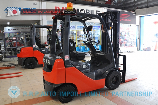 ขายรถโฟล์คลิฟท์มือสอง TOYOTA รุ่น 8FG15-13765 นำเข้าจากประเทศญี่ปุ่น 100\% ไม่เคยใช้งานในไทย