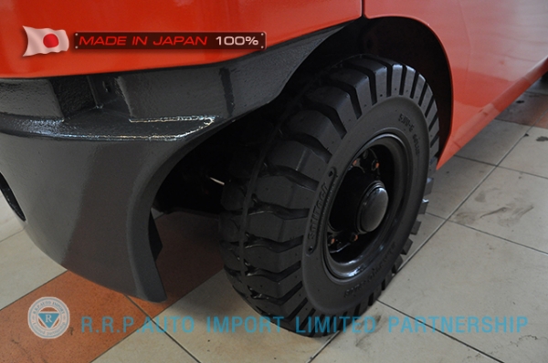 ขายรถโฟล์คลิฟท์มือสอง TOYOTA รุ่น 8FG15-13765 นำเข้าจากประเทศญี่ปุ่น 100\% ไม่เคยใช้งานในไทย