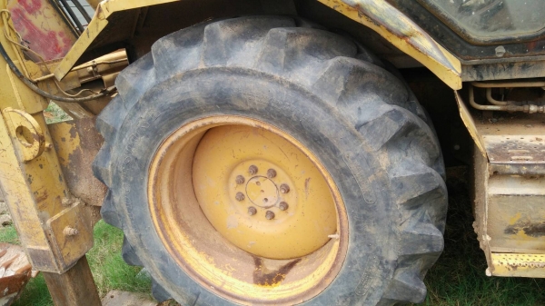 ขายด่วนรถหน้าตักหลังขุด CAT=42BB  รถสวย มีตู้แอร์ เอกสารพร้อม