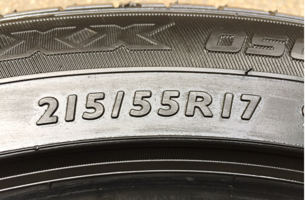 ยาง Dunlop 215 55 17 ปลายปี15 ดอกเต็ม ใช้ยาว ราคาไม่แพง