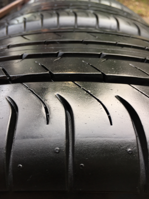 ยาง Dunlop 215 55 17 ปลายปี15 ดอกเต็ม ใช้ยาว ราคาไม่แพง