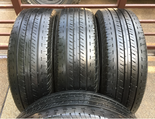 ยาง Bridgestone 215 65 16 ปี15 ดอกเต็ม ไม่มีปะ ราคาไม่แพง