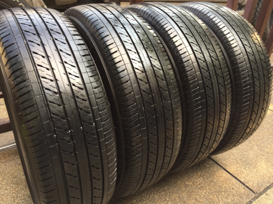 ยาง Dunlop 215 65 16 ปี16 ดอกเต็ม ไม่มีปะ ราคาไม่แพง