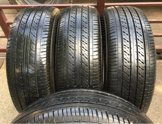 ยาง Dunlop 215 65 16 ปี16 ดอกเต็ม ไม่มีปะ ราคาไม่แพง