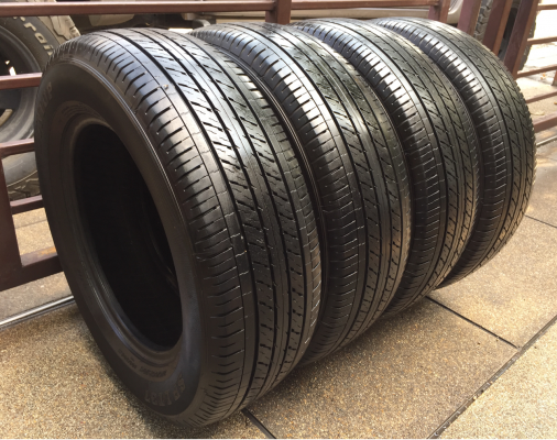ยาง Dunlop 215 65 16 ปี16 ดอกเต็ม ไม่มีปะ ราคาไม่แพง