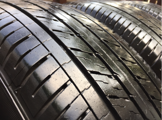 ยาง Dunlop 215 65 16 ปี16 ดอกเต็ม ไม่มีปะ ราคาไม่แพง
