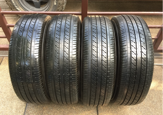 ยาง Dunlop 215 65 16 ปี16 ดอกเต็ม ไม่มีปะ ราคาไม่แพง