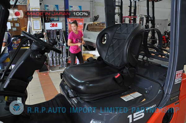 ขายรถโฟล์คลิฟท์มือสอง TOYOTA รุ่น 8FG15-13266 นำเข้าจากประเทศญี่ปุ่น 100\% ไม่เคยใช้งานในไทย